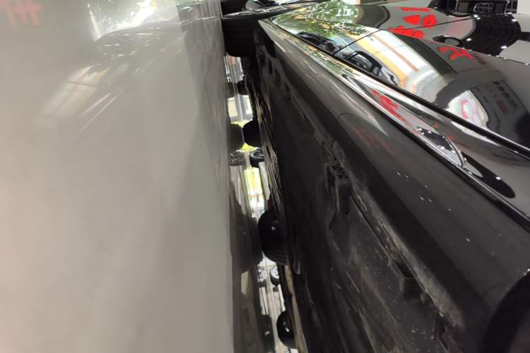 Used Mercedes-Benz E-Class 2024 Refresh E 300 L Stylish Edition Left Side Sill