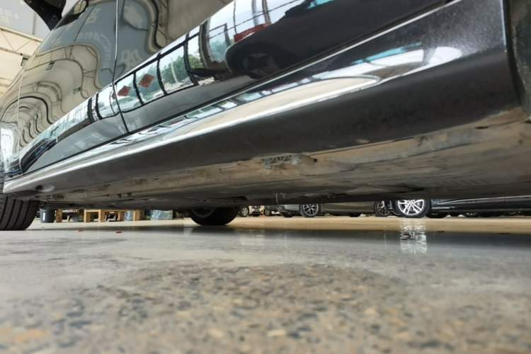 Used Mercedes-Benz E-Class 2024 E 300 L Luxury Model Left Side Sill