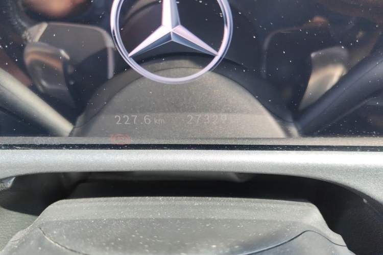Used Mercedes-Benz E-Class 2024 E 300 L Fashion Sport Model Odometer Close Up
