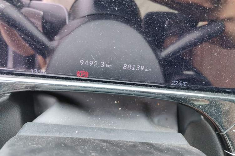 Used Mercedes-Benz E-Class 2024 E 260 L Odometer Close Up