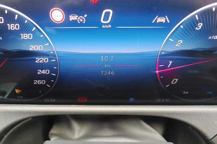 Used Mercedes-Benz E-Class 2024 E 300 L Fashion Sport Model Odometer Close Up