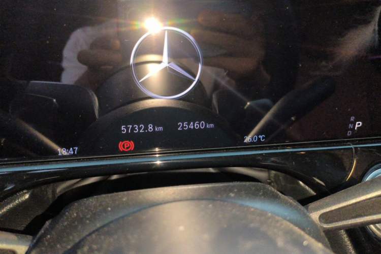 Used Mercedes-Benz E-Class 2024 Facelift E 300 L Luxury Edition Odometer Close Up