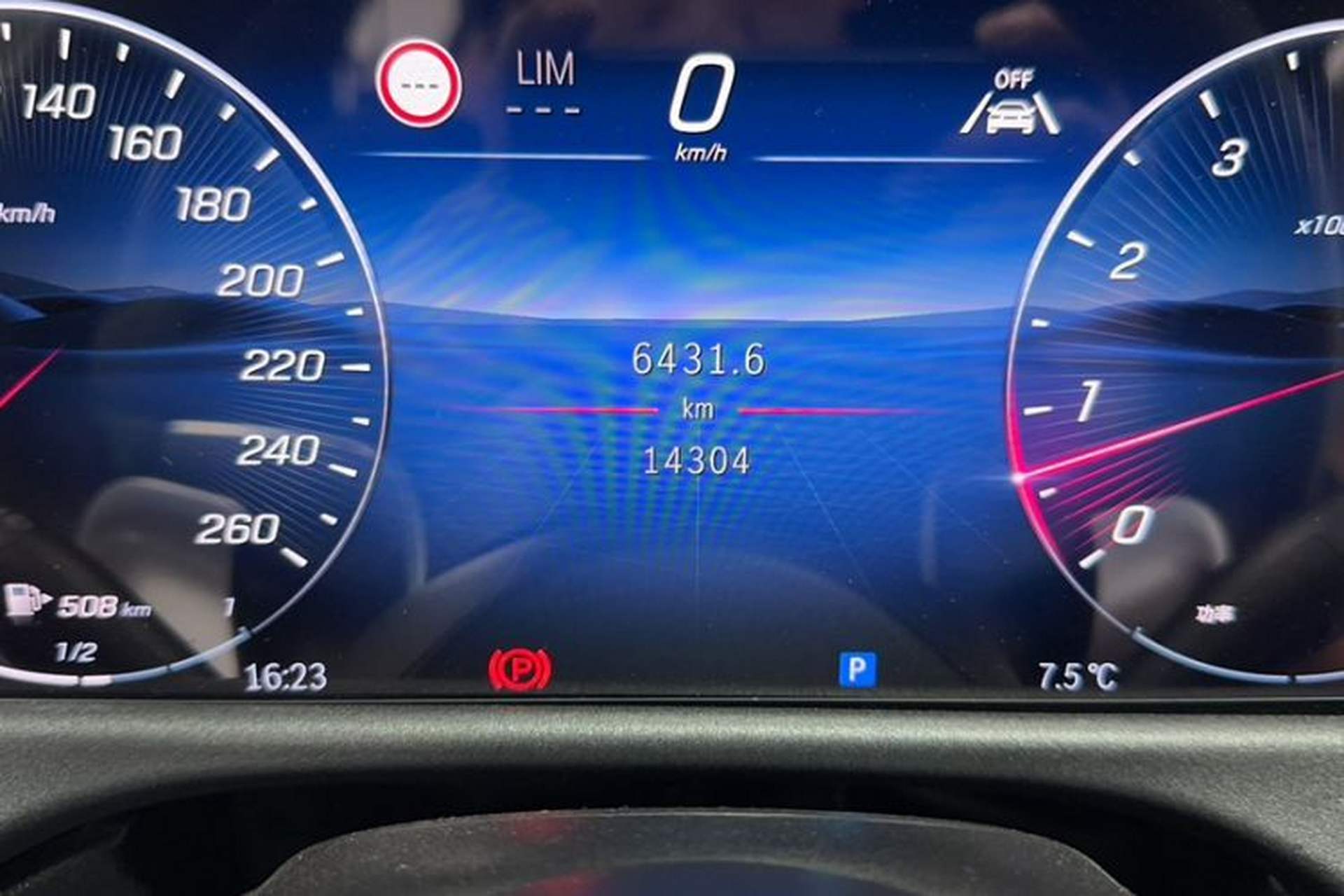 Used Mercedes-Benz E-Class 2024 Refresh E 300 L Stylish Edition Odometer Close Up