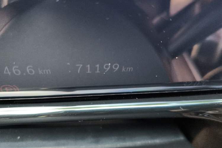 Used Mercedes-Benz E-Class 2024 Facelift E 300 L Luxury Edition Odometer Close Up