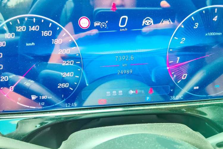 Used Mercedes-Benz E-Class 2024 Facelift E 300 L Luxury Edition Odometer Close Up
