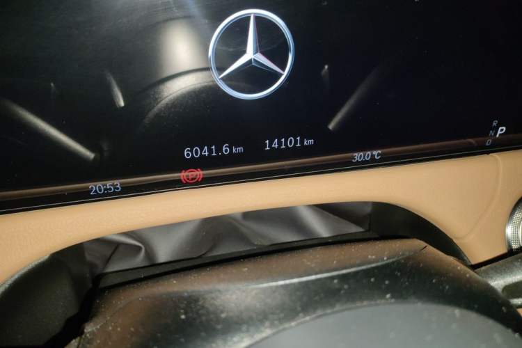 Used Mercedes-Benz E-Class 2024 E 300 Fashion Sport Edition Odometer Close Up