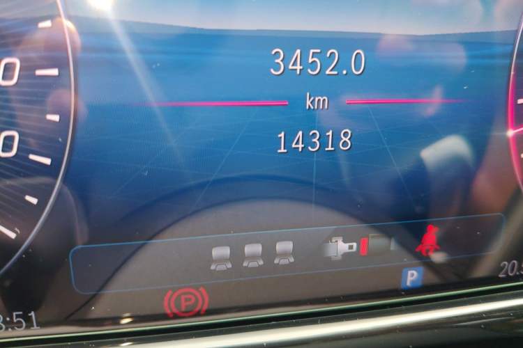 Used Mercedes-Benz E-Class 2024 E 260 L Odometer Close Up