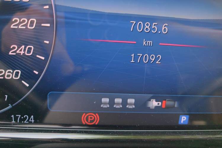 Used Mercedes-Benz E-Class 2024 Facelift E 260 L Odometer Close Up