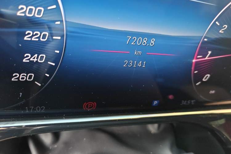 Used Mercedes-Benz E-Class 2024 E 260 L Odometer Close Up