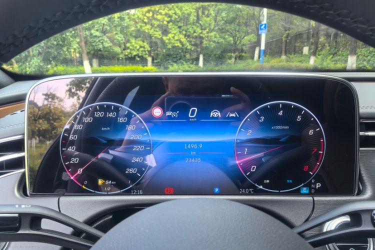 Used Mercedes-Benz E-Class 2024 Facelift E 300 L Fashion Sport Edition Odometer Close Up