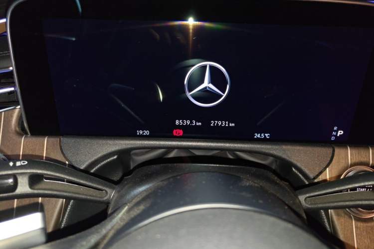 Used Mercedes-Benz E-Class 2024 Refresh E 300 L Stylish Edition Odometer Close Up