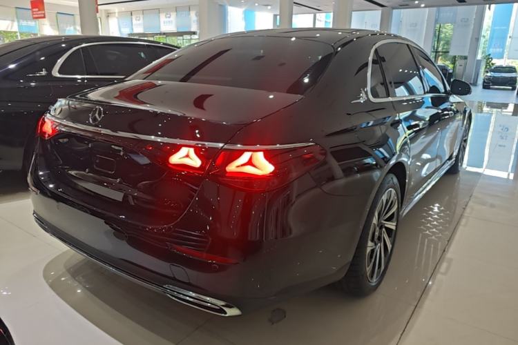 Used Mercedes-Benz E-Class 2024 Facelift E 300 L Luxury Edition Rear Right 45 Deg