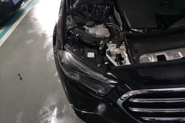 Used Mercedes-Benz E-Class 2024 E 300 L Exclusive Edition Right Front Headlight