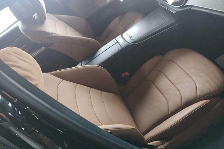 Used Mercedes-Benz E-Class 2024 E 300 L Fashion Sport Model Right Front Seat