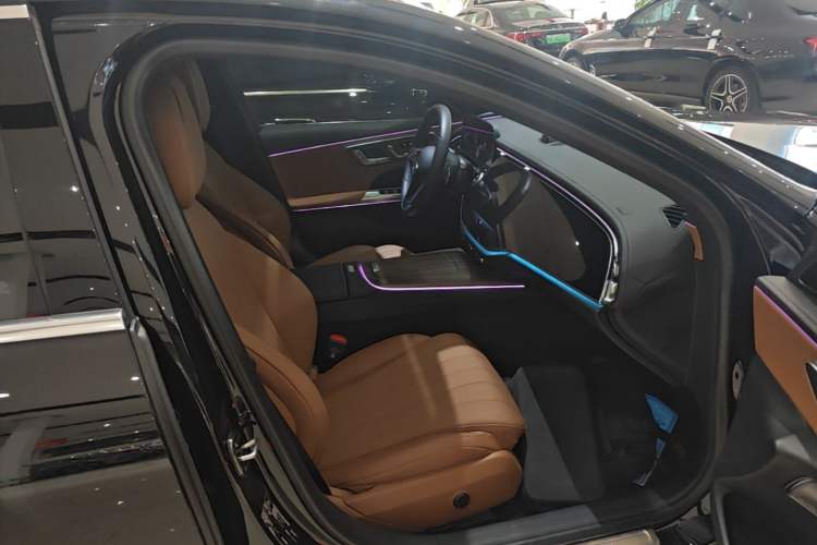 Used Mercedes-Benz E-Class 2024 Facelift E 300 L Luxury Edition Right Front Seat
