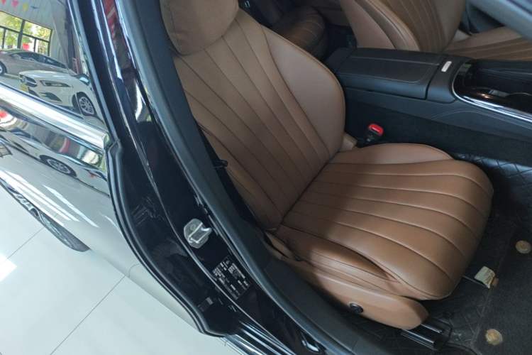 Used Mercedes-Benz E-Class 2024 Facelift E 260 L Right Front Seat
