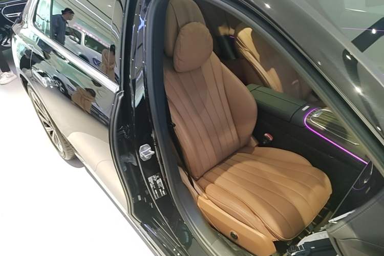 Used Mercedes-Benz E-Class 2024 Facelift E 300 L Luxury Edition Right Front Seat