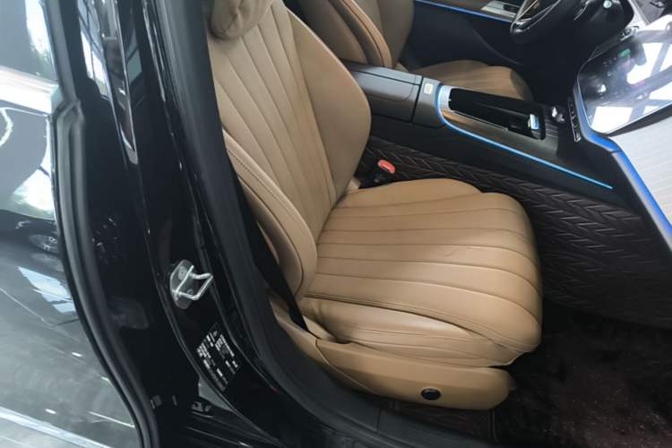 Used Mercedes-Benz E-Class 2024 Refresh E 300 L Stylish Edition Right Front Seat