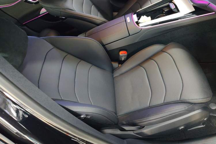 Used Mercedes-Benz E-Class 2024 E 260 L 4MATIC Sport Edition Right Front Seat