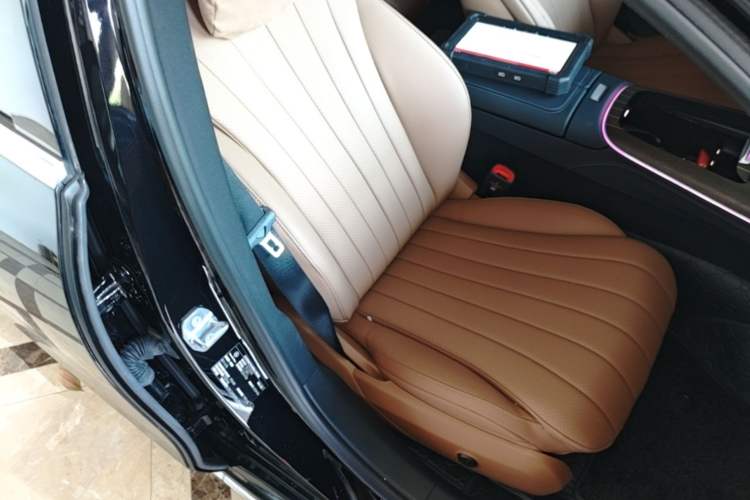 Used Mercedes-Benz E-Class 2024 Facelift E 300 L Luxury Edition Right Front Seat