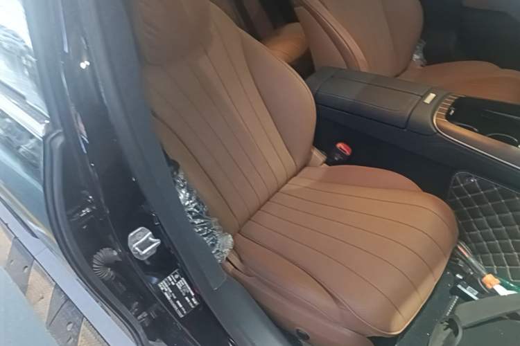 Used Mercedes-Benz E-Class 2024 Refresh E 300 L Stylish Edition Right Front Seat
