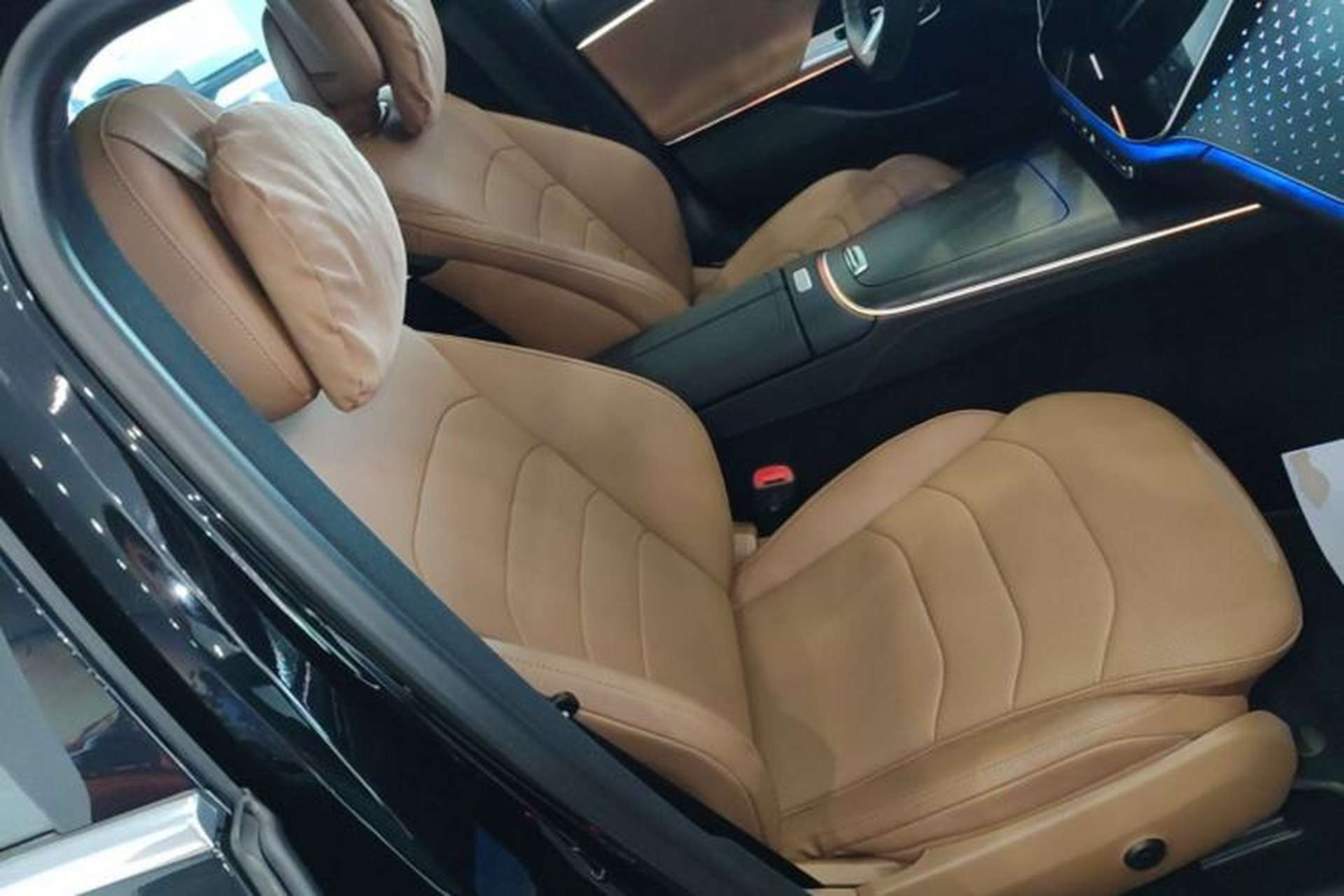 Used Mercedes-Benz E-Class 2024 E 300 L Fashion Sport Model Right Front Seat