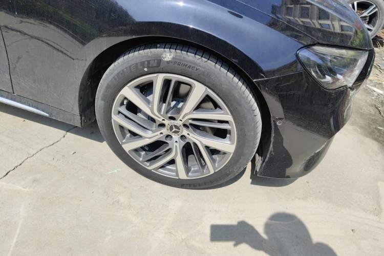 Used Mercedes-Benz E-Class 2024 E 300 L Fashion Sport Model Right Front Wheel Hub