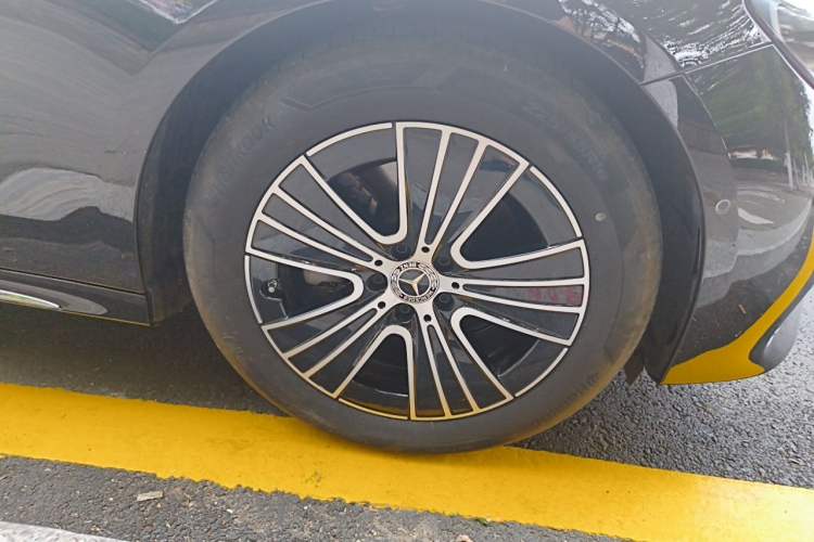 Used Mercedes-Benz E-Class 2024 Facelift E 260 L Right Front Wheel Hub