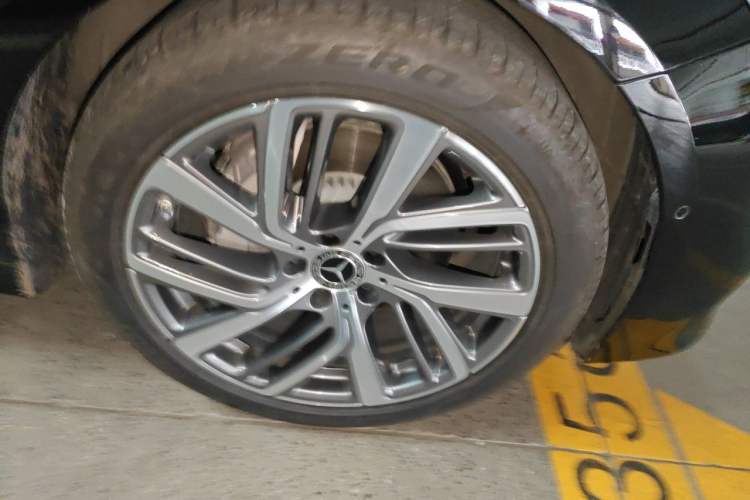 Used Mercedes-Benz E-Class 2024 E 300 L Stylish Model Right Front Wheel Hub