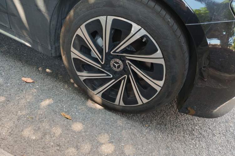 Used Mercedes-Benz E-Class 2024 E 300 L Luxury Model Right Front Wheel Hub