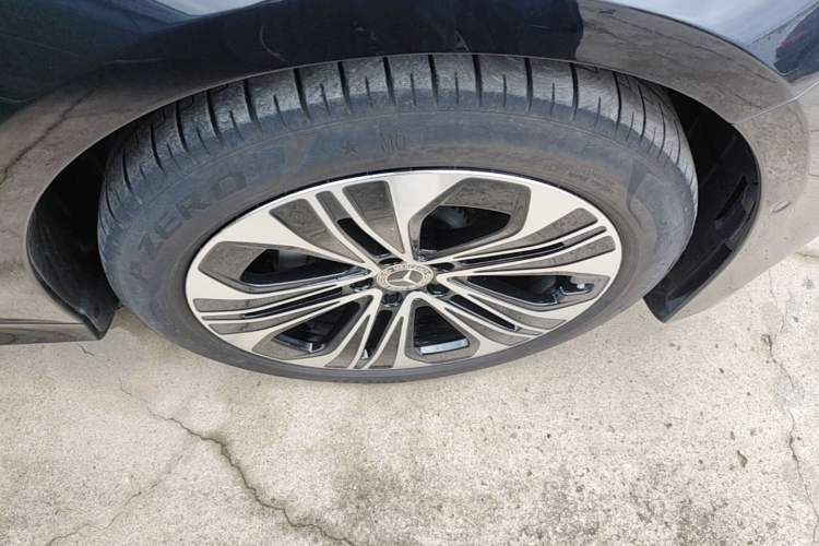Used Mercedes-Benz E-Class 2024 E 300 L Fashion Sport Model Right Front Wheel Hub