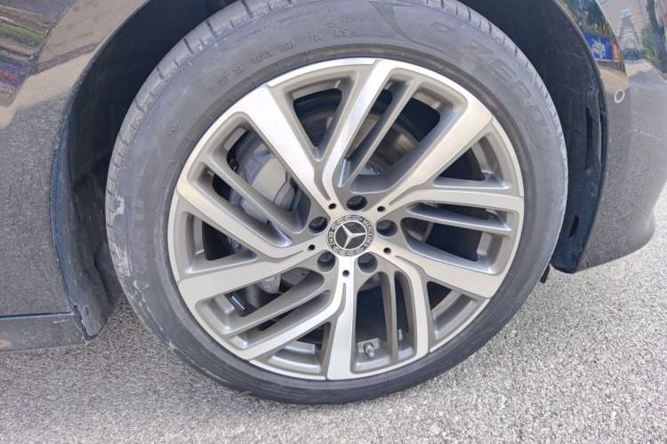Used Mercedes-Benz E-Class 2024 E 300 L Stylish Model Right Front Wheel Hub