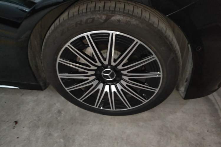 Used Mercedes-Benz E-Class 2024 E 300 L Fashion Sport Model Right Front Wheel Hub