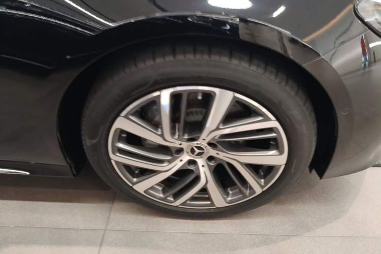 Used Mercedes-Benz E-Class 2024 E 300 L Stylish Model Right Front Wheel Hub