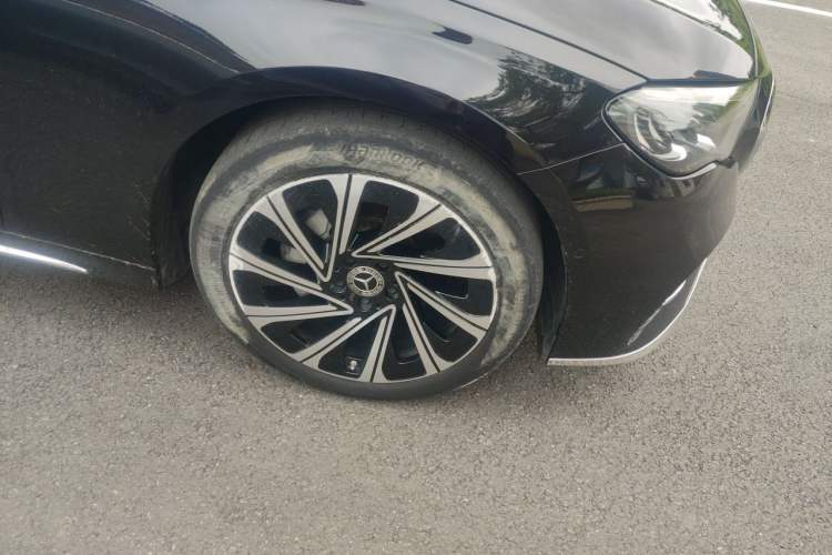 Used Mercedes-Benz E-Class 2024 E 300 L Luxury Model Right Front Wheel Hub