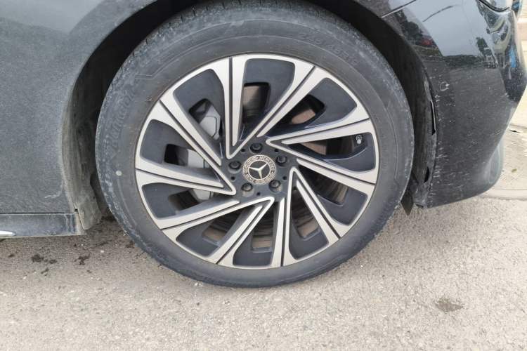 Used Mercedes-Benz E-Class 2024 E 300 L Luxury Model Right Front Wheel Hub
