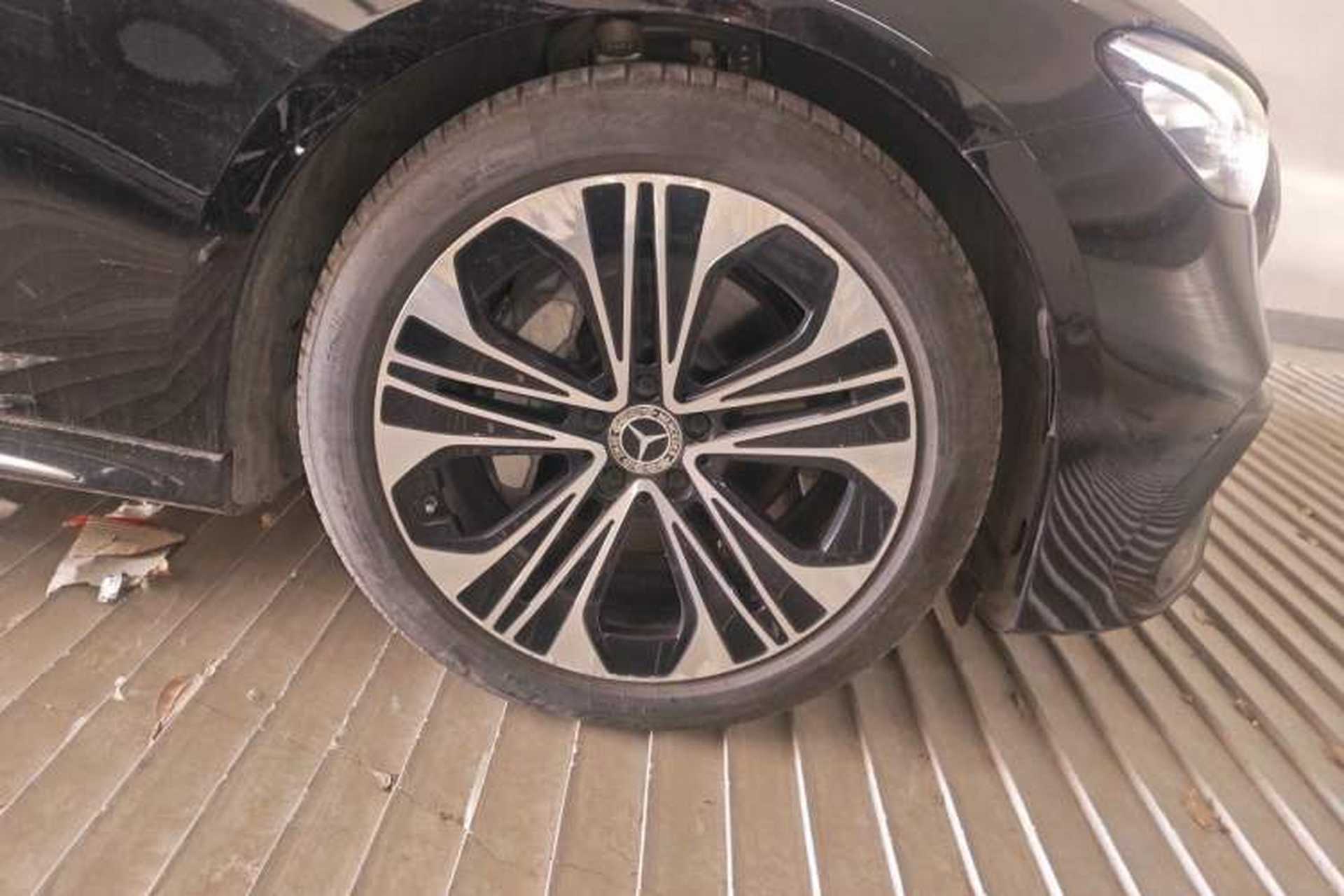 Used Mercedes-Benz E-Class 2024 E 300 L Fashion Sport Model Right Front Wheel Hub