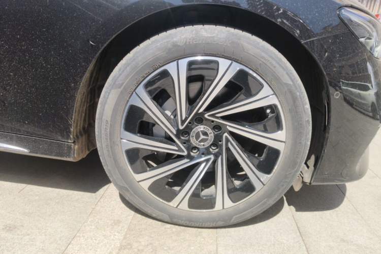 Used Mercedes-Benz E-Class 2024 E 300 L Luxury Model Right Front Wheel Hub