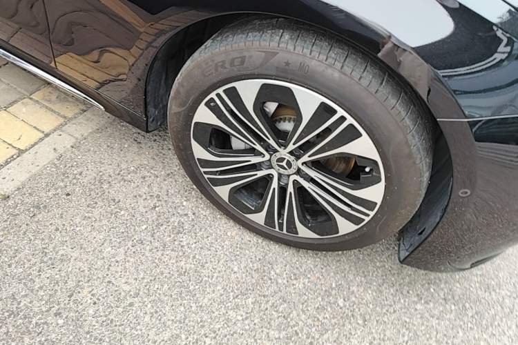 Used Mercedes-Benz E-Class 2024 Refresh E 300 L Stylish Edition Right Front Wheel Hub