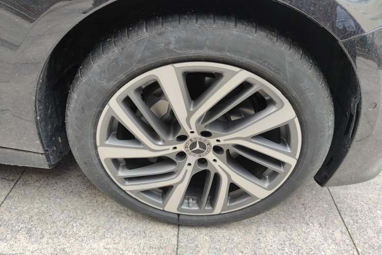 Used Mercedes-Benz E-Class 2024 E 300 L Stylish Model Right Front Wheel Hub