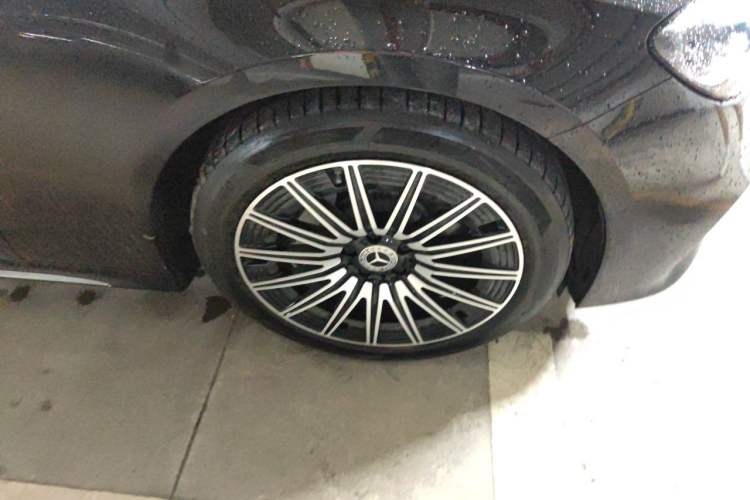 Used Mercedes-Benz E-Class 2024 E 300 L Stylish Model Right Front Wheel Hub