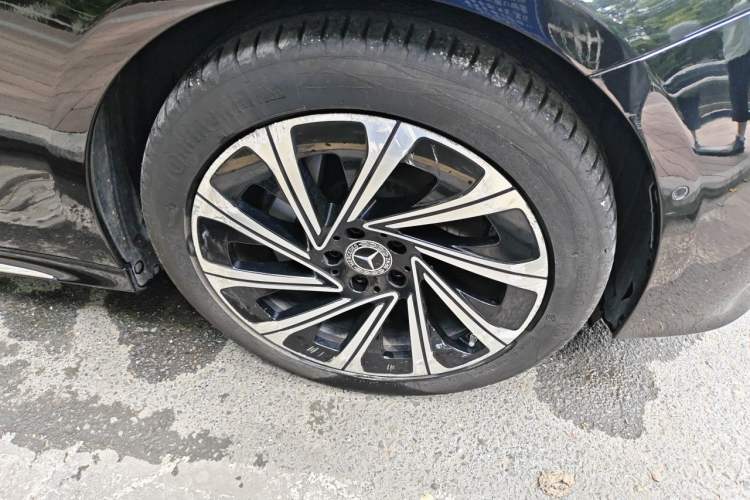 Used Mercedes-Benz E-Class 2024 E 300 L Luxury Model Right Front Wheel Hub