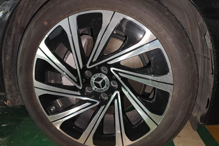 Used Mercedes-Benz E-Class 2024 E 300 L Luxury Model Right Front Wheel Hub