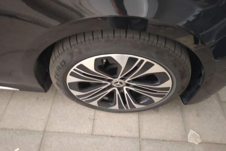 Used Mercedes-Benz E-Class 2024 Refresh E 300 L Stylish Edition Right Front Wheel Hub