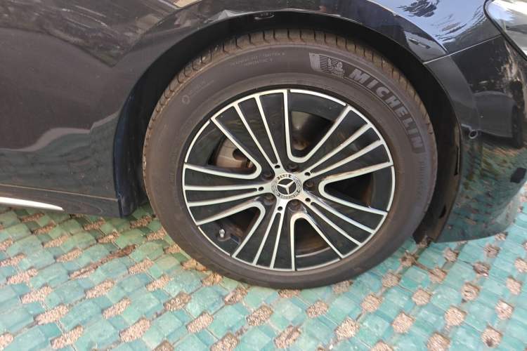 Used Mercedes-Benz E-Class 2024 E 260 L Right Front Wheel Hub