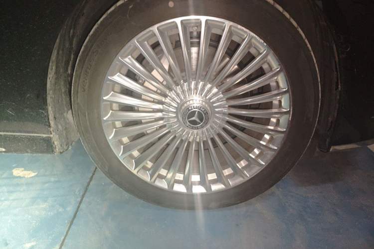 Used Mercedes-Benz E-Class 2024 E 300 L Luxury Model Right Front Wheel Hub