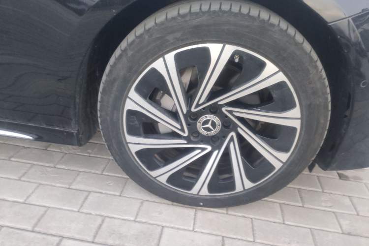 Used Mercedes-Benz E-Class 2024 E 300 L Luxury Model Right Front Wheel Hub