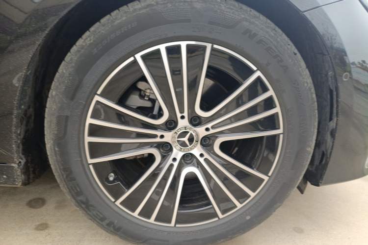 Used Mercedes-Benz E-Class 2024 E 260 L Right Front Wheel Hub