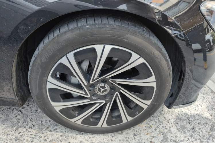Used Mercedes-Benz E-Class 2024 E 300 L Luxury Model Right Front Wheel Hub