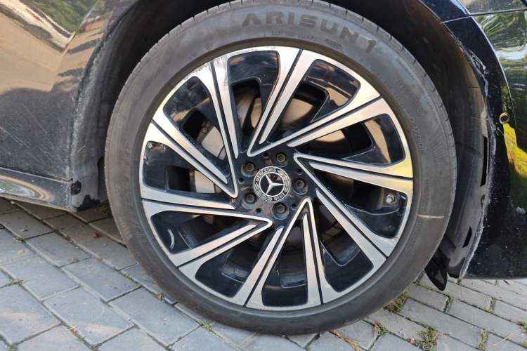 Used Mercedes-Benz E-Class 2024 E 300 L Luxury Model Right Front Wheel Hub